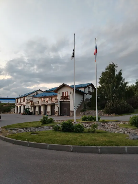 Уединенная часть дома с садом и барбекю