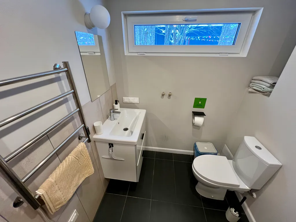 Зеленый домик в поле