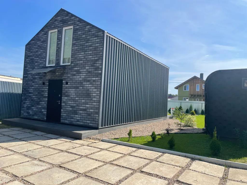 Дом в стиле барнхаус с тёплым бассейном и сауной