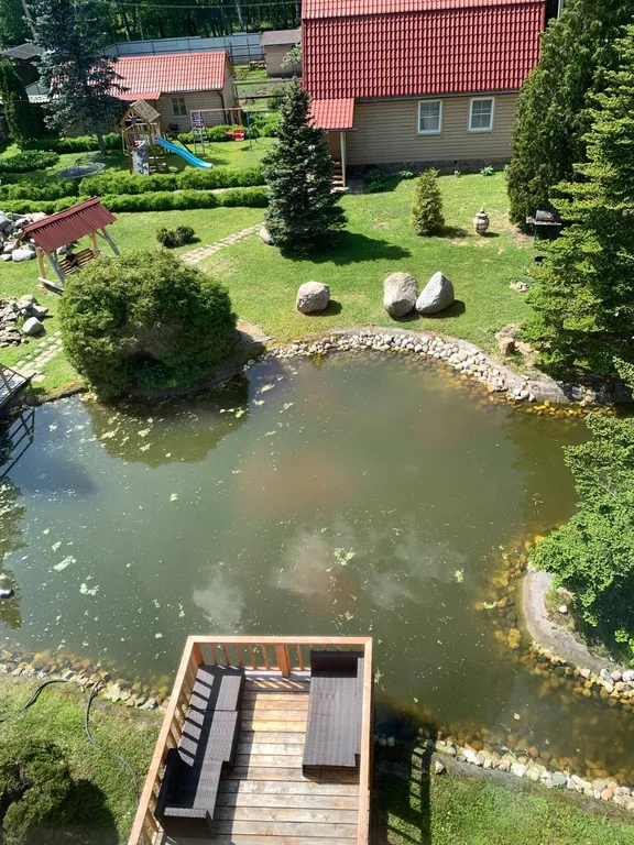 Дом с баней, бассейном и караоке