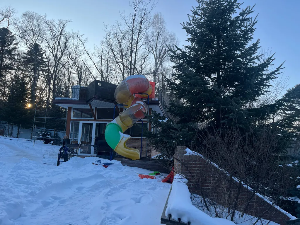 Аренда Коттеджа с баней, бассейном, джакузи, стадионом и зоной барбекю