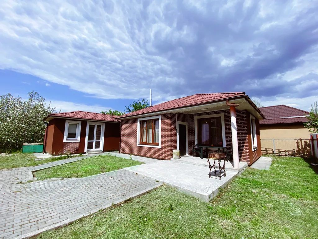 Частный дом в 15 минутах от центра