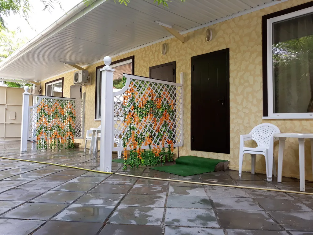 3 одинаковых коттеджа в одном закрытом дворе