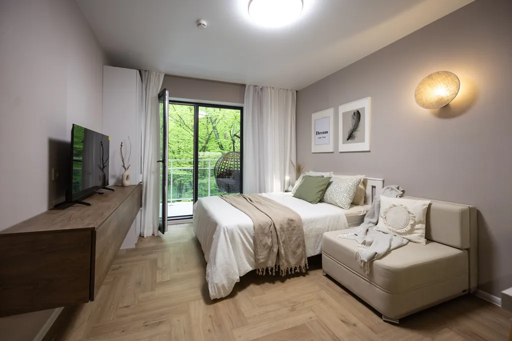 Студия в сосновом лесу у моря