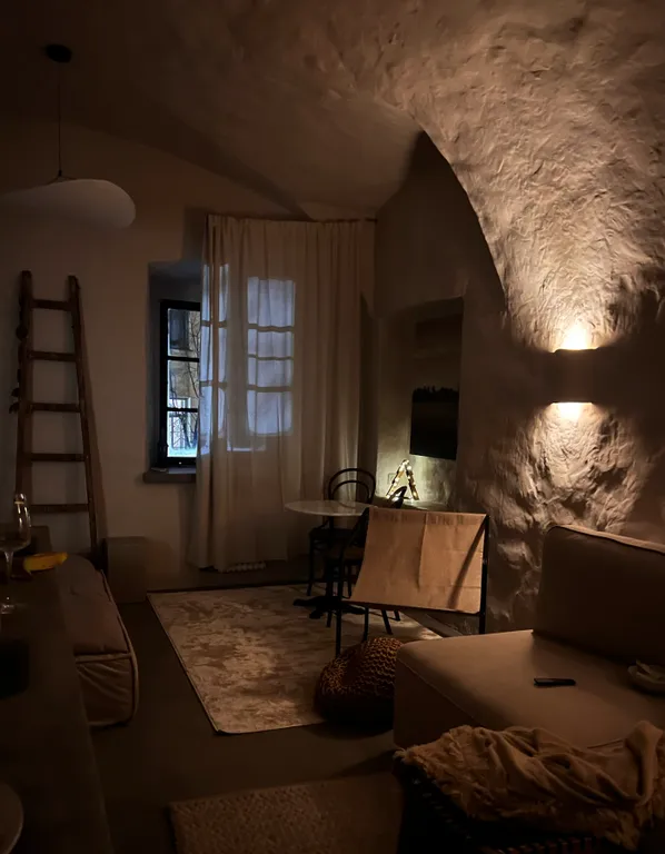 Квартира Квартира Cave Apartment: Уникальное пространство для отдыха и релаксации в стил — Санкт-Петербург