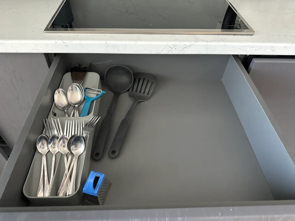 Уютная, благоустроенная квартира, в новом доме с видом на море и горы