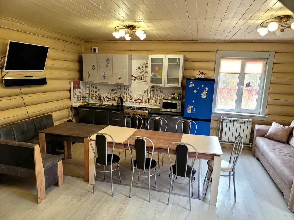 Дом с баней для большой семьи или дружной компании рядом с озером.