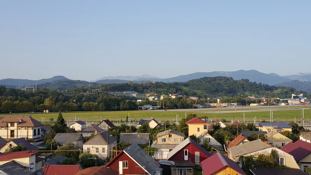 Квартира Просторная квартира с видом на горы и взлетающие самолёты — Адлер