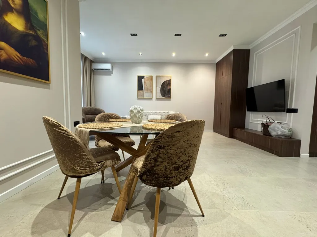 Monna Lisa Apartment on 28 may