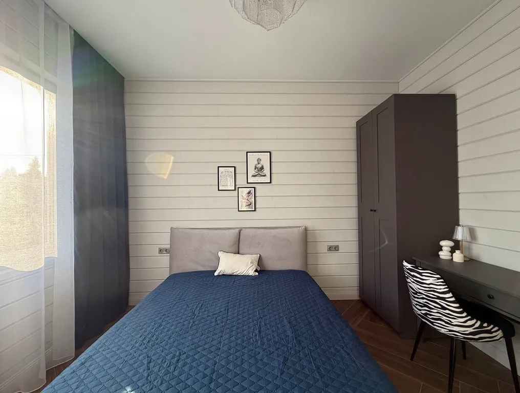 Загородный дом с большой террасой, кострищем и финской сауной