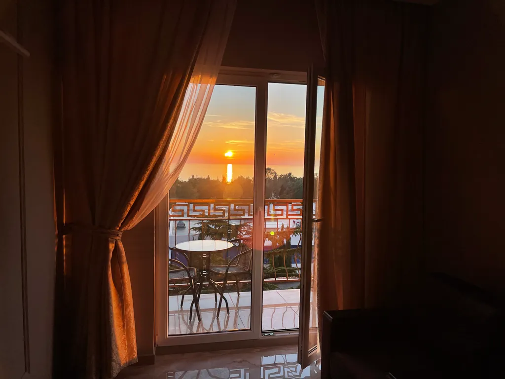 Квартира 3-комнатная с видом на море, дизайнерский ремонт