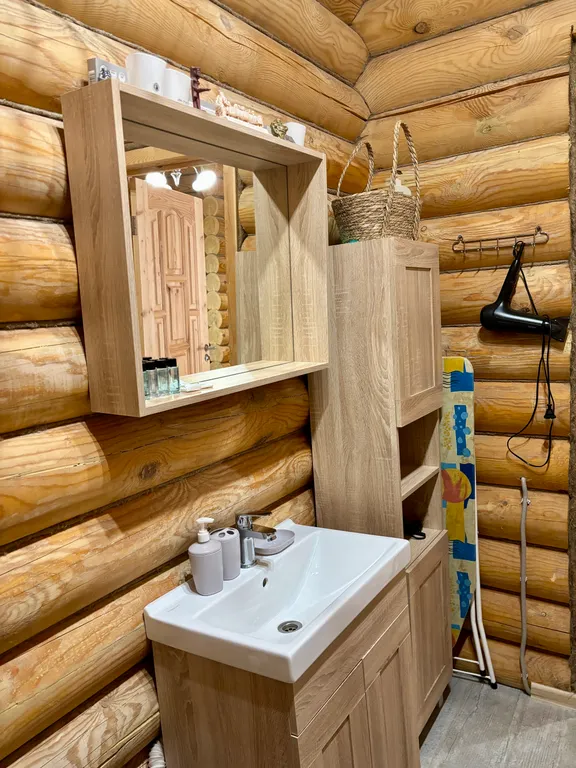 Уютный двухэтажный загородный дом с видом на Свиягу