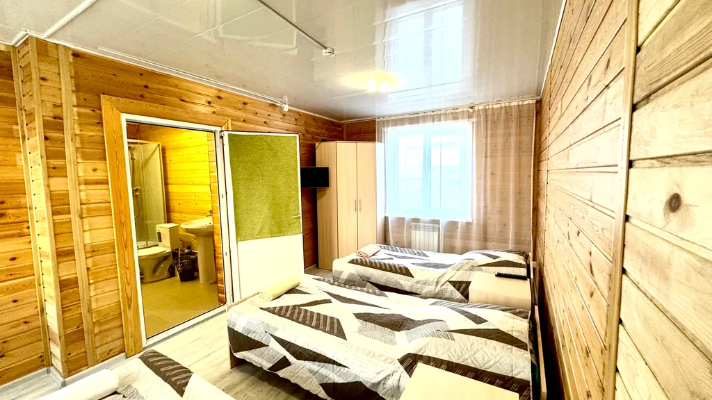 Трехместный уютный номер с видом на Байкал и возможностью доп места