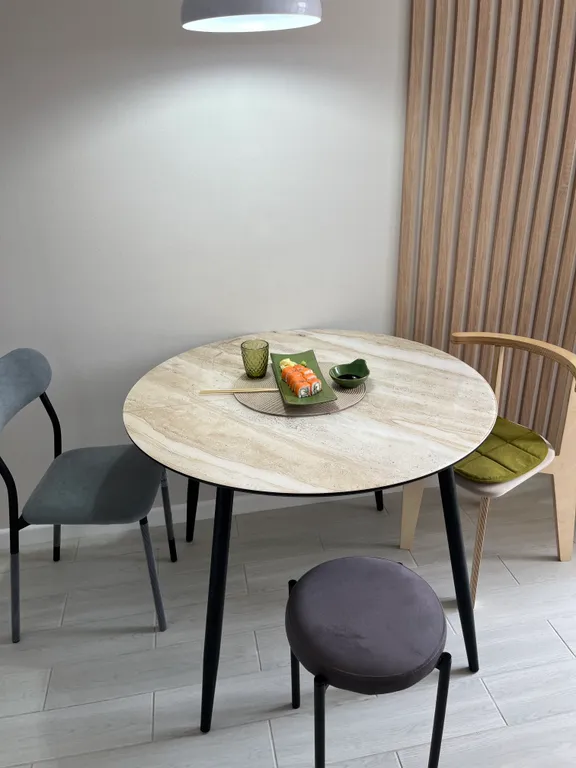 Квартира Квартира с новым ремонтом на первом этаже окна выходят на парковку — Элиста