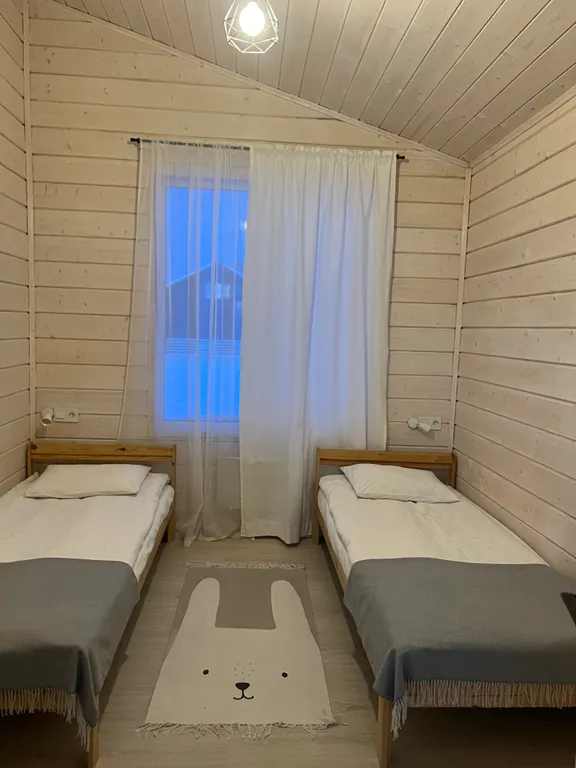 Домик с видом на озеро