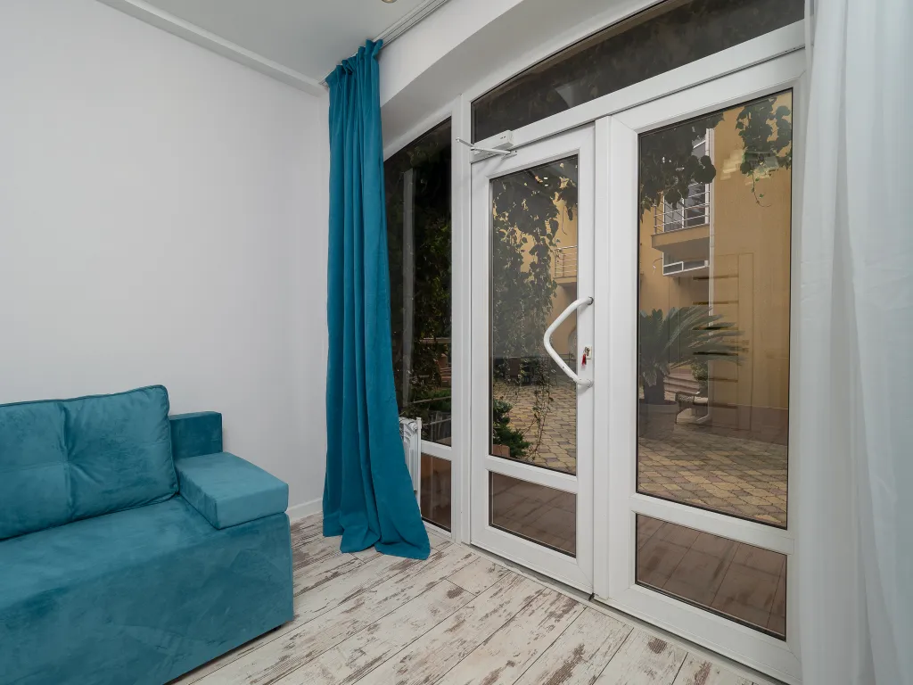 Квартира Квартира Уютная студия у моря с теплым бассейном — Сириус