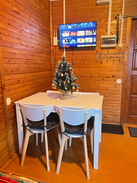 Квартира Жилая комната на четверых в деревянном таунхаусе — Апшеронск