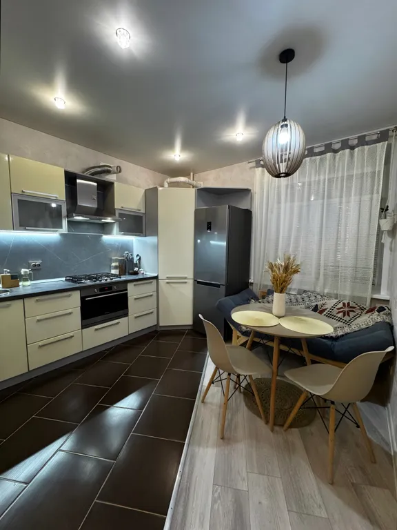 Лоза, центр, тишина