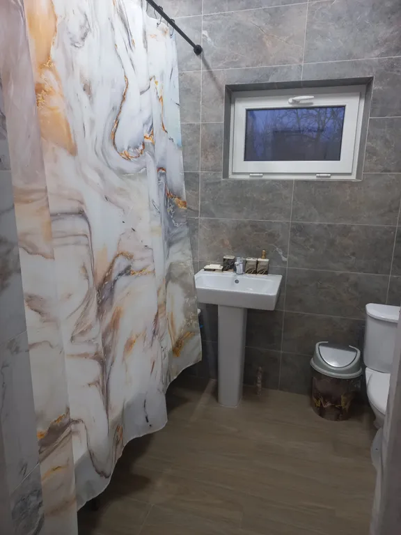 Коттедж Рядом с жд вокзалом, уютный, чистый домик со двором.Напротив продукты — аренда посуточно в Минеральные Воды