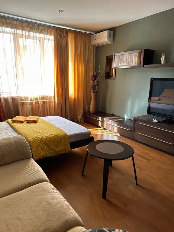 "7 дверей"  85 м. кв. трехкомнатная квартира с видом на Волгу