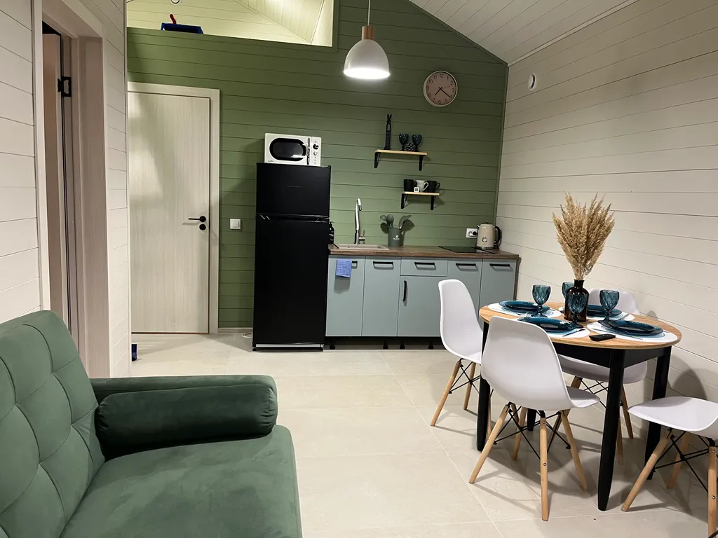 Стильный Барнхаус в окружении леса с сауной и сибирским банным чаном