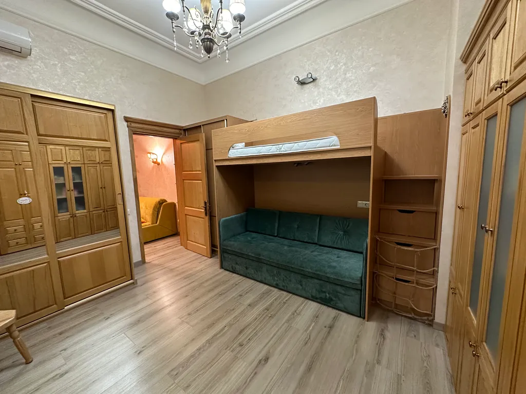 Душевная квартира в центре, пять минут пешком до моря