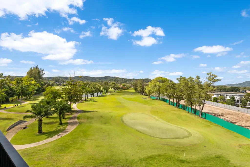 Новые дизайнерские апартаменты Skypark в Laguna Phuke с видом на гольф