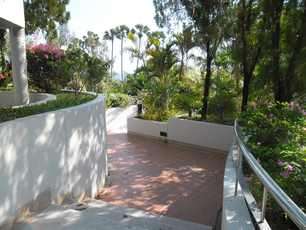 Студия с фронтальным видом на море