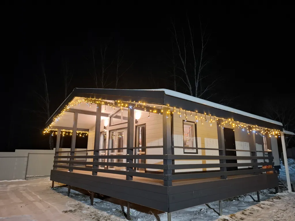 Дом в лесу с большой террасой