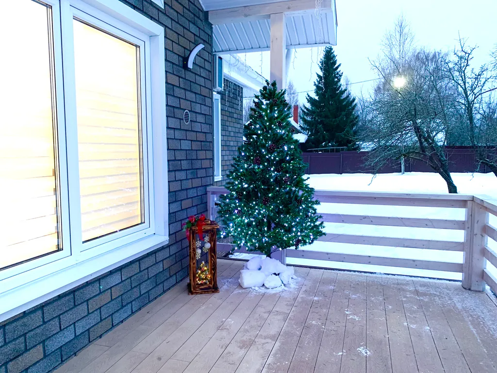 Уютный современный дом с террасой и банным чаном на участке 17 соток