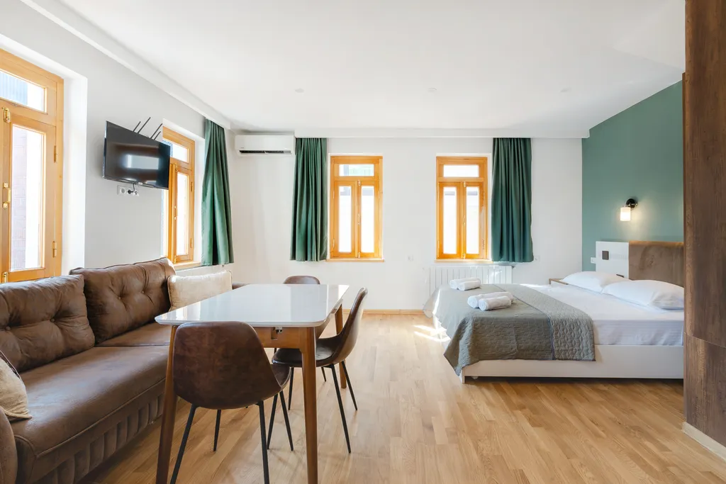 Guli of Tbilisi, Дуплекс с видом на реку в историческом центре города