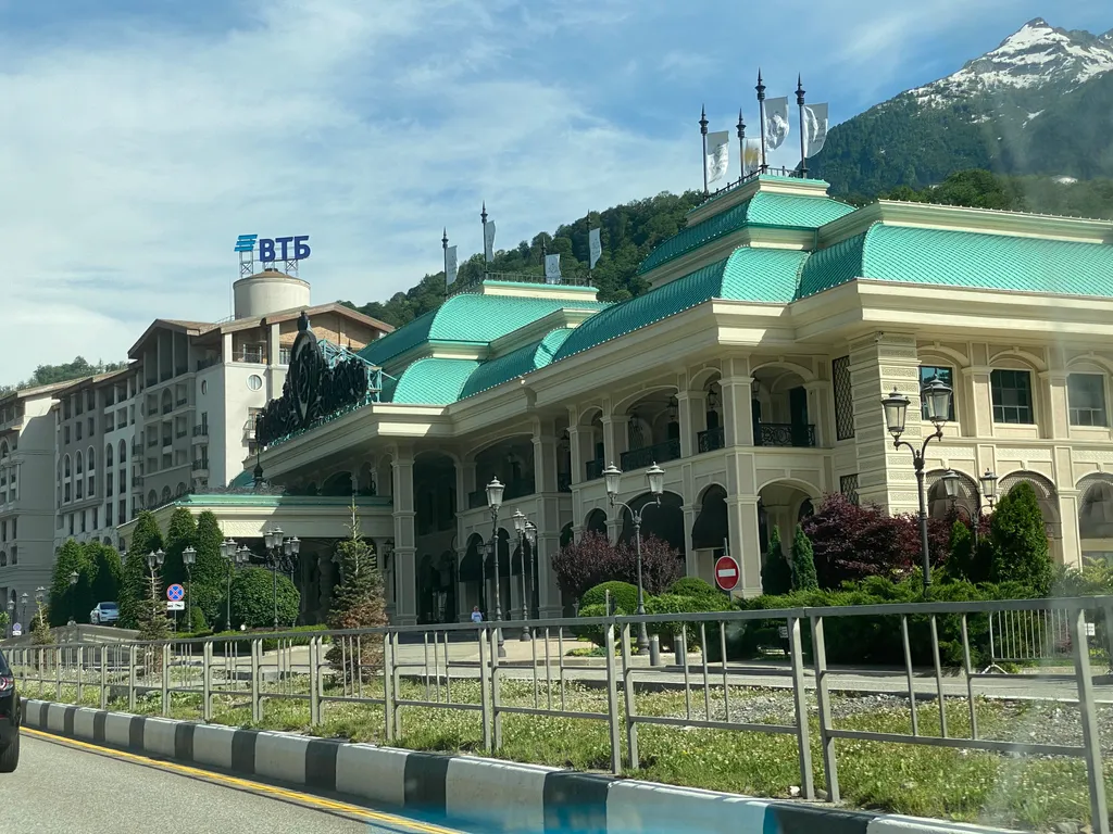 Белые горошины с видом на Marriott, горы, казино