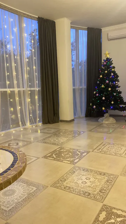 Дом в живописной деревне у моря с бассейном