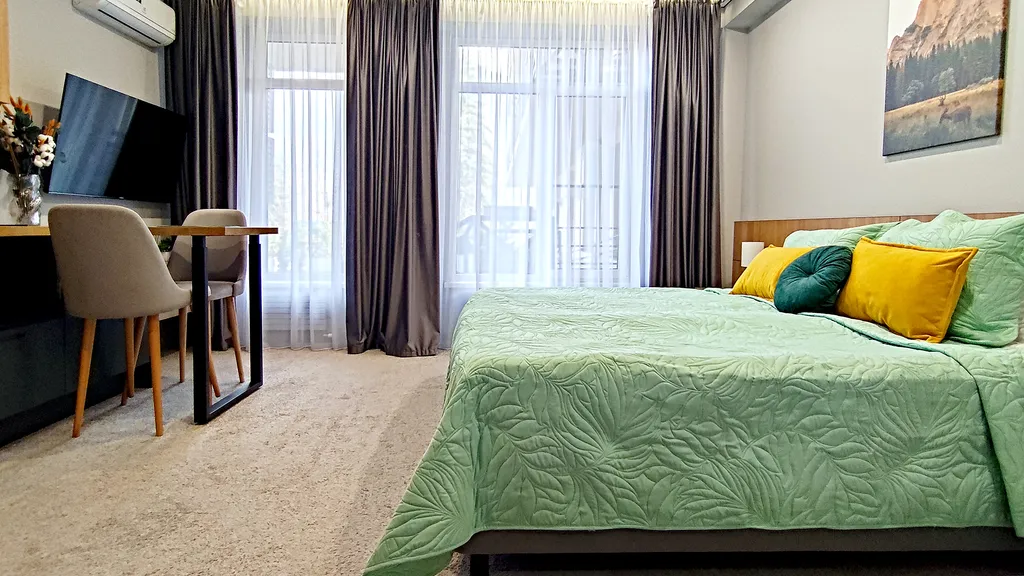 Студия с персональным выходом к шезлонгам - и вы любуетесь горами