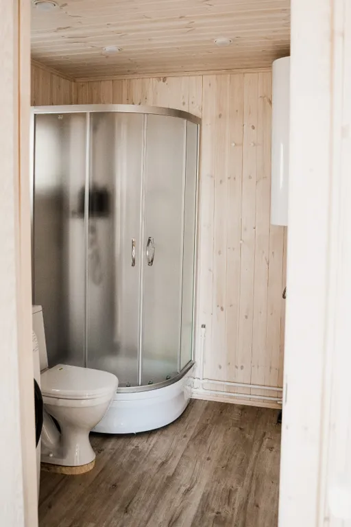 Уютный дом в сосновом лесу