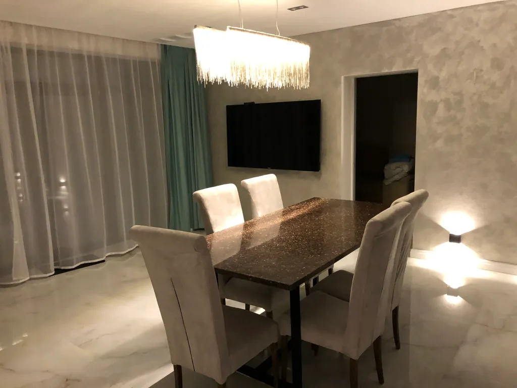 Современный стильный дом у моря