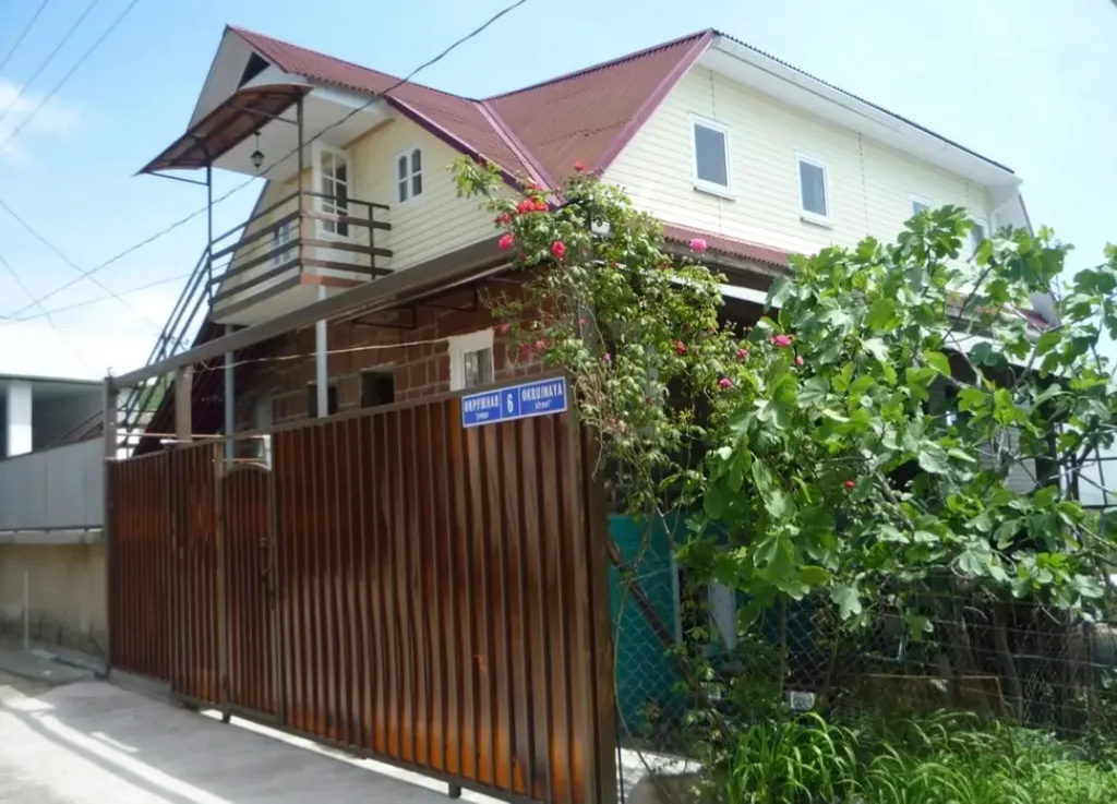 Домик с бассейном и видом на море