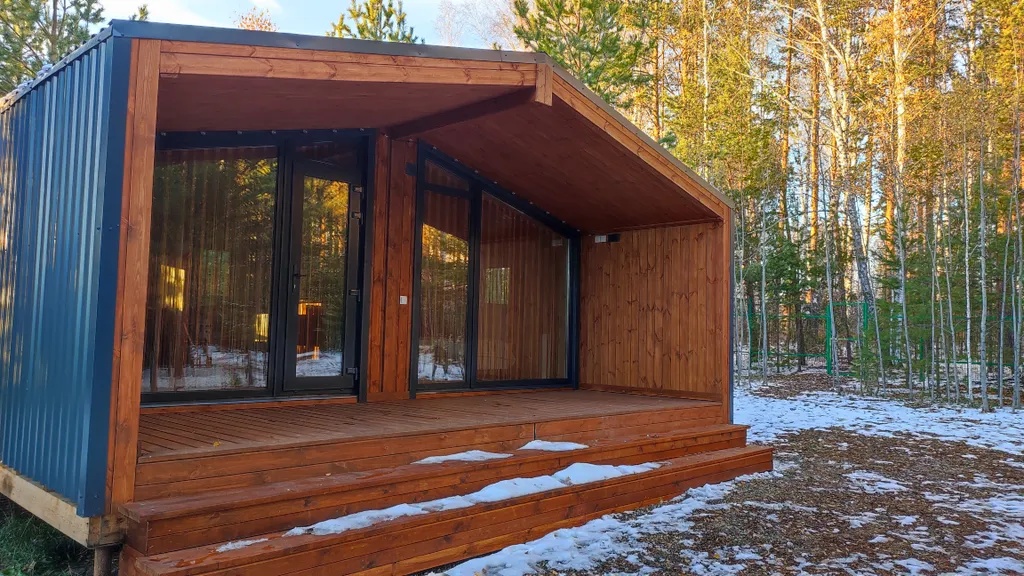 Глэмпинг в сосновом лесу