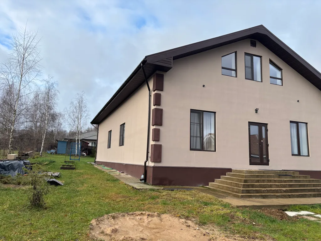 Живая ёлка! Новый дом с 4 спальнями, гостиная 80м