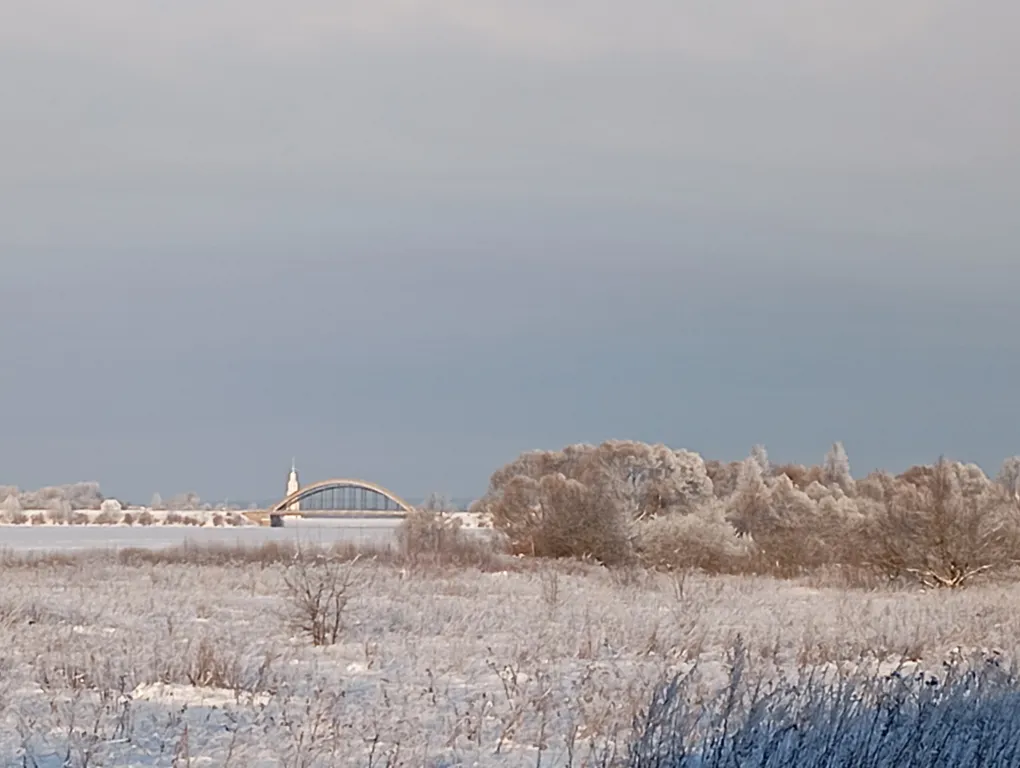 Домик с видом на затопленную колокольню
