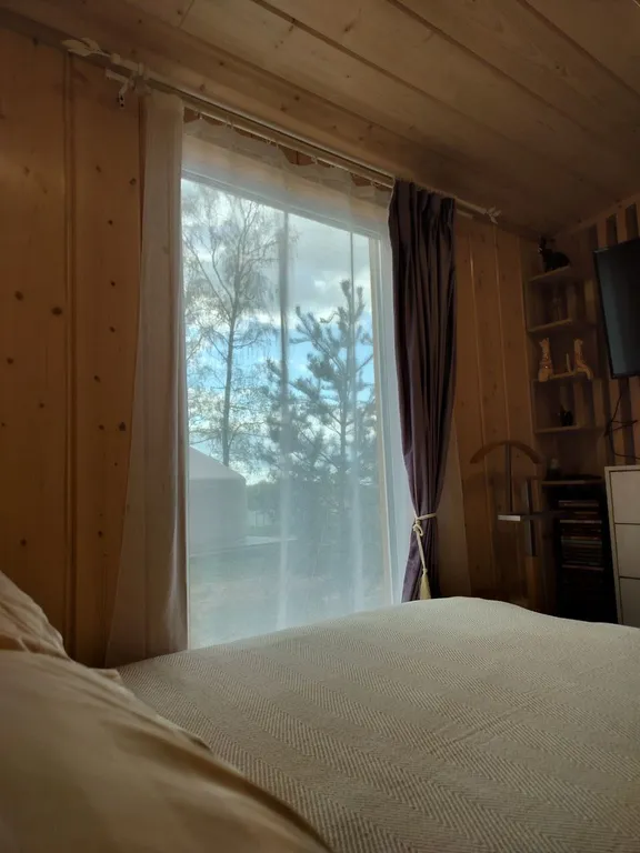 Новый современный Барнхаус посреди леса