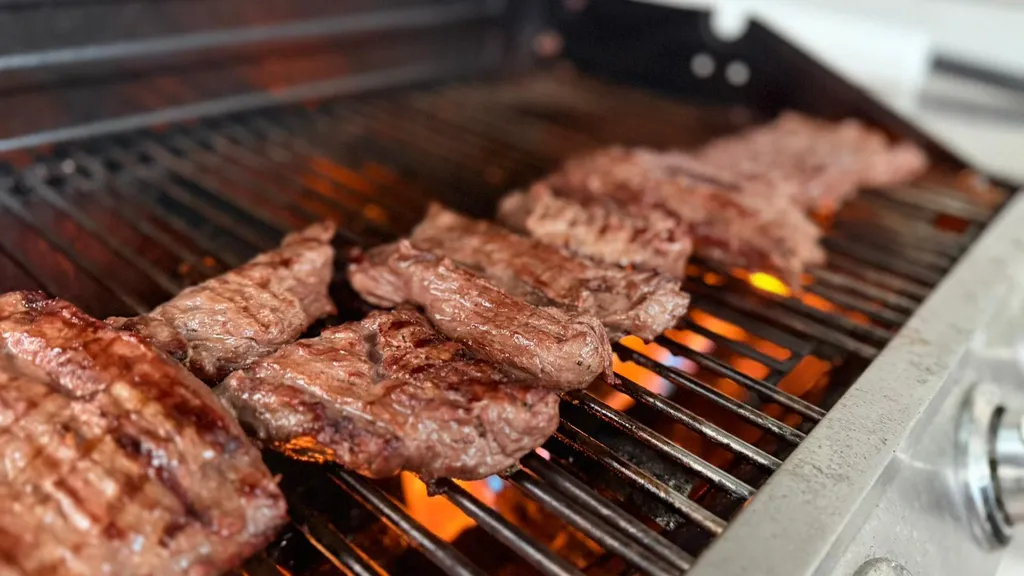 Усадьба Силичи с видом на гору