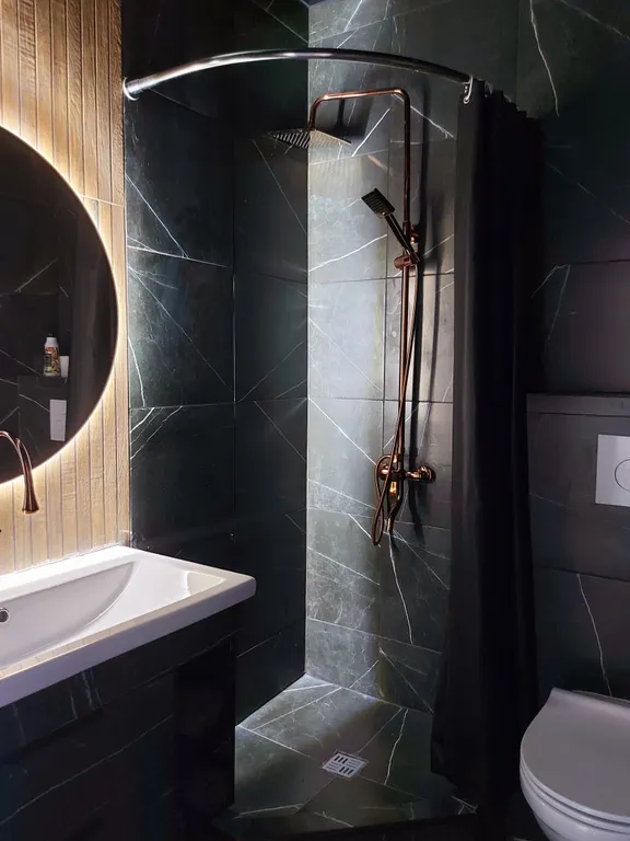 Студия с черным санузлом