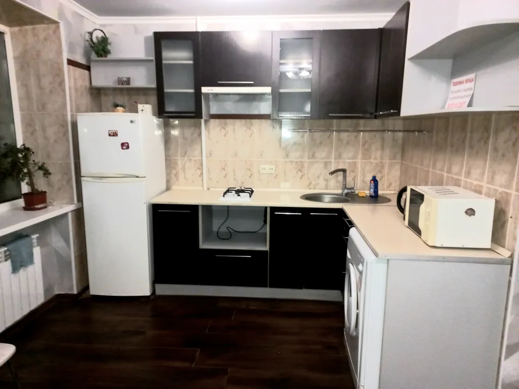 1-комнатная квартира в районе изумруда, вода круглосуточно