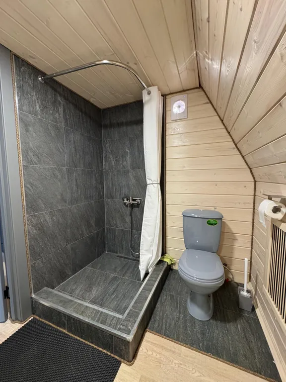 Дoм у реки с собственным причалом и рыбалкой