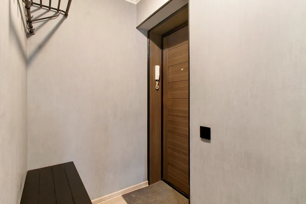 Стильная студия с балконом в самом центре