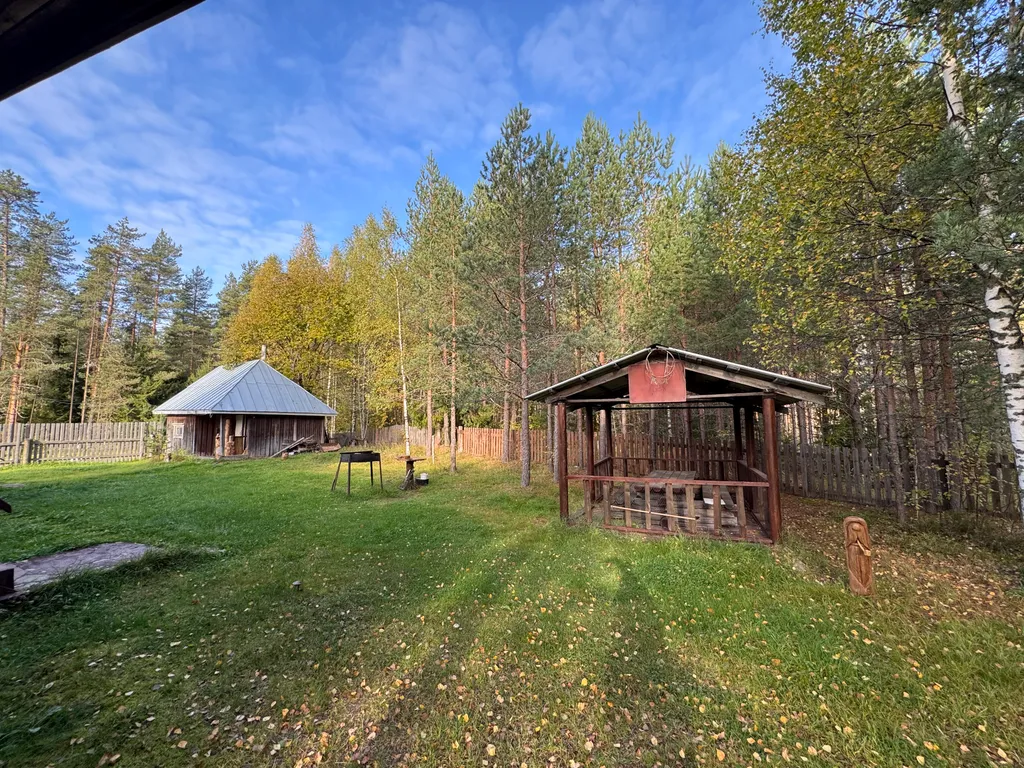 Ретро-дача с баней на берегу лесного озера