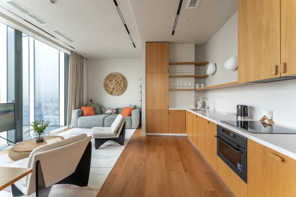 Угловой стильный апартамент с 2 спальнями