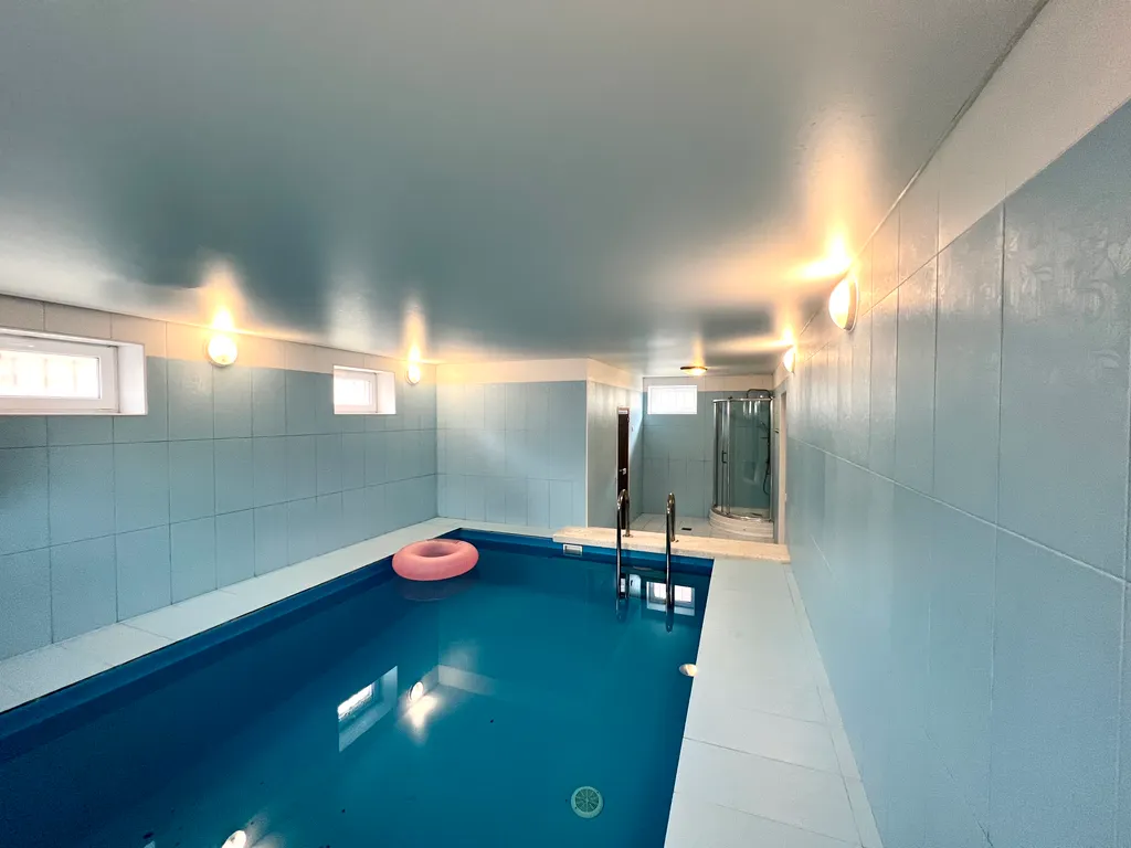 Уютный дом с бассейном