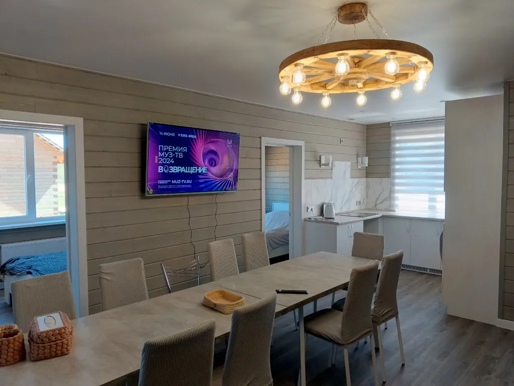 Новый дом-баня с беседками у леса